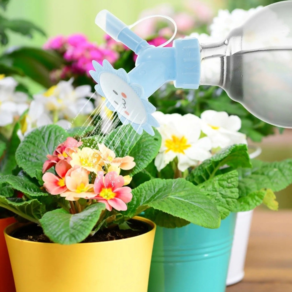 Gardening Tools Cartoon - Creatieve tuinsproeier met cartoon-design, eenvoudig te